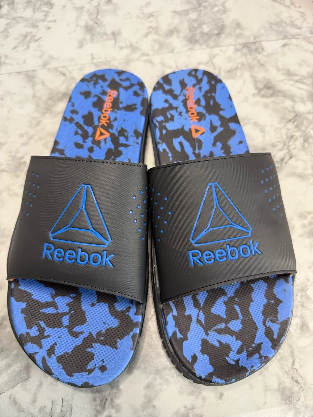 Reebok pervade dual